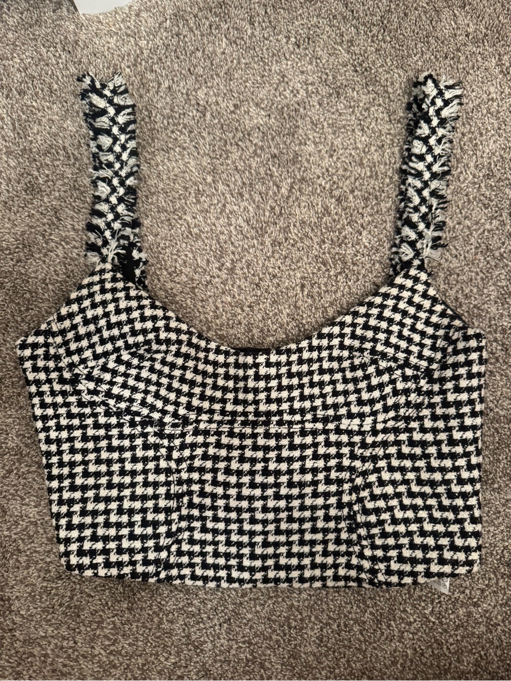 Chic Black & White Houndstooth Crop Top
